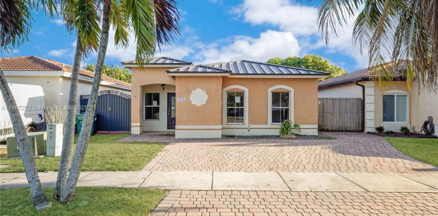Casa en Hialeah, Florida 4 dormitorios, 148.74 m2 № 1932926