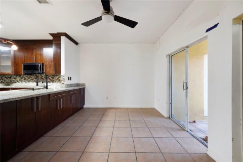 Casa en venta en Hialeah, Florida, 4 dormitorios, 148.74 m2 № 1932926 - foto 11