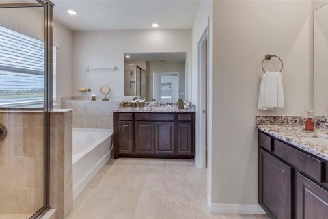 Casa en venta en Bradenton, Florida, 4 dormitorios, 307.79 m2 № 1910121 - foto 13