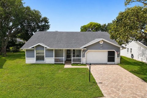 House in New Port Richey, Florida 2 bedrooms, 121.52 sq.m. № 2095488