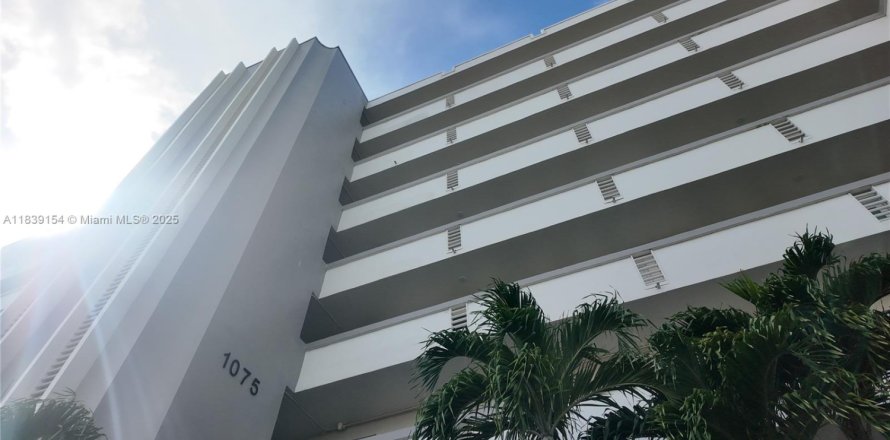Condo in Miami, Florida, 1 bedroom № 1827623