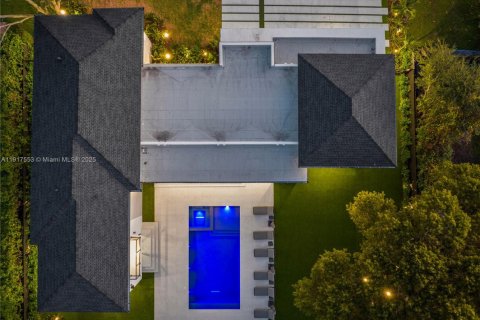 Снять в аренду виллу или дом в Майами, Флорида 9 спален, 475.94м2, № 2082590 - фото 7