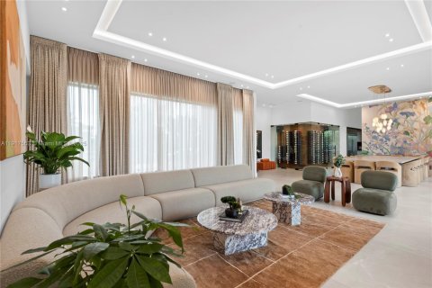 Снять в аренду виллу или дом в Майами, Флорида 9 спален, 475.94м2, № 2082590 - фото 16