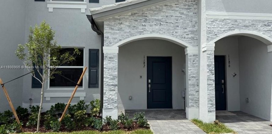 Condo à Florida City, Floride, 3 chambres № 1740099
