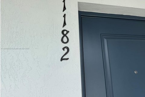 Снять в аренду кондоминиум в Флорида-Сити, Флорида 3 спальни, № 1740099 - фото 2
