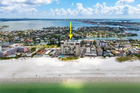 Copropriété à vendre à Saint Pete Beach, Floride: 2 chambres, 131.92 m2 № 1914442 - photo 1