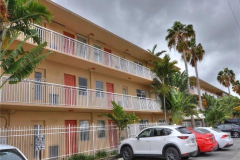 Condominio en alquiler en Fort Lauderdale, Florida, 1 dormitorio, 61.32 m2 № 2078022 - foto 2
