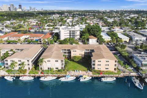Condominio en Fort Lauderdale, Florida, 1 dormitorio № 2078022