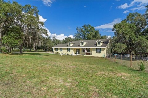 House in Floral City, Florida 2 bedrooms, 169.92 sq.m. № 1852528 - photo 3