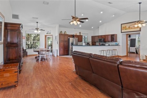 House in Floral City, Florida 2 bedrooms, 169.92 sq.m. № 1852528 - photo 12