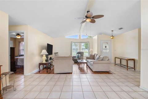 Villa ou maison à vendre à Cape Coral, Floride: 3 chambres, 137.22 m2 № 1900012 - photo 8