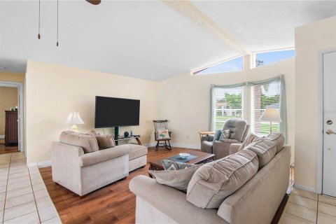 Villa ou maison à vendre à Cape Coral, Floride: 3 chambres, 137.22 m2 № 1900012 - photo 7