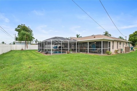 Villa ou maison à vendre à Cape Coral, Floride: 3 chambres, 137.22 m2 № 1900012 - photo 23