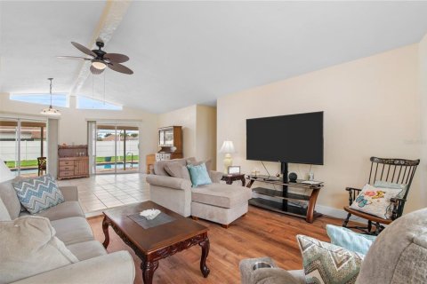 Villa ou maison à vendre à Cape Coral, Floride: 3 chambres, 137.22 m2 № 1900012 - photo 9