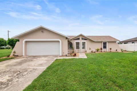 Villa ou maison à vendre à Cape Coral, Floride: 3 chambres, 137.22 m2 № 1900012 - photo 1
