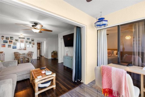 Condo in Tarpon Springs, Florida, 1 bedroom № 2105436 - photo 9