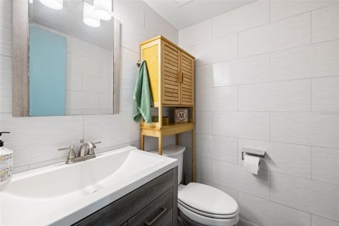 Condo in Tarpon Springs, Florida, 1 bedroom № 2105436 - photo 17