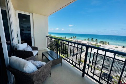 Condominio en Hollywood, Florida, 2 dormitorios  № 2177969