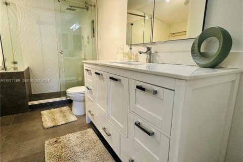 Condominio en alquiler en Hollywood, Florida, 2 dormitorios, 134.71 m2 № 2177969 - foto 14