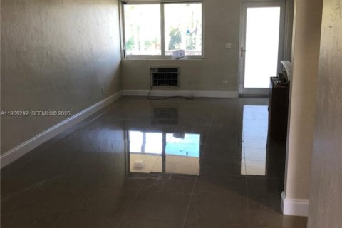Condominio en Hallandale Beach, Florida, 2 dormitorios  № 2018120