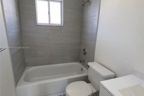 Condominio en alquiler en Hialeah, Florida, 2 dormitorios, 89.19 m2 № 1922108 - foto 18