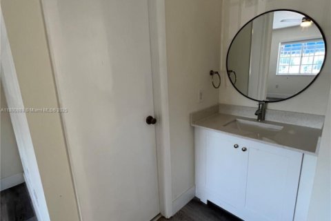 Condominio en alquiler en Hialeah, Florida, 2 dormitorios, 89.19 m2 № 1922108 - foto 12