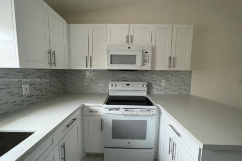 Condominio en alquiler en Hialeah, Florida, 2 dormitorios, 89.19 m2 № 1922108 - foto 3