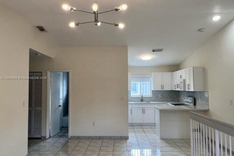 Condominio en alquiler en Hialeah, Florida, 2 dormitorios, 89.19 m2 № 1922108 - foto 6