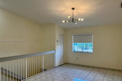 Condominio en alquiler en Hialeah, Florida, 2 dormitorios, 89.19 m2 № 1922108 - foto 5