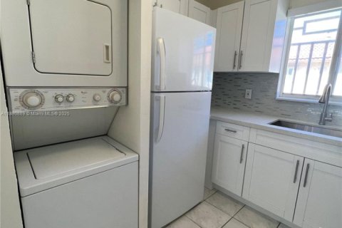 Condominio en alquiler en Hialeah, Florida, 2 dormitorios, 89.19 m2 № 1922108 - foto 8