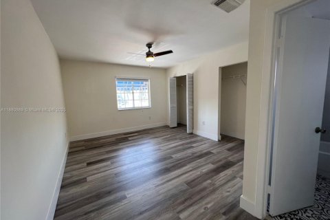 Condominio en alquiler en Hialeah, Florida, 2 dormitorios, 89.19 m2 № 1922108 - foto 11