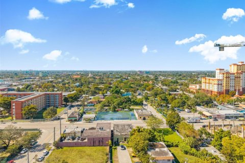 Propiedad comercial en venta en Miami, Florida № 2028384 - foto 6