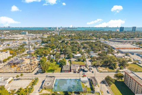 Propiedad comercial en venta en Miami, Florida № 2028384 - foto 5