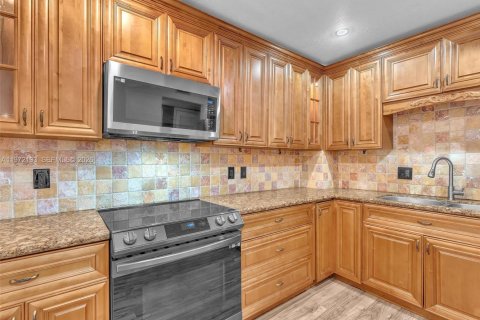 Condominio en alquiler en Lauderhill, Florida, 2 dormitorios, 104.98 m2 № 2036597 - foto 9