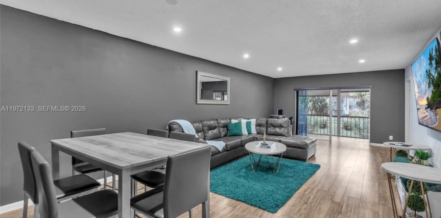 Condominio en Lauderhill, Florida, 2 dormitorios № 2036597