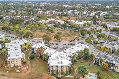 Condominio en alquiler en Lauderhill, Florida, 2 dormitorios, 104.98 m2 № 2036597 - foto 26