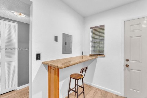 Condominio en alquiler en Lauderhill, Florida, 2 dormitorios, 104.98 m2 № 2036597 - foto 11