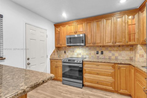 Condominio en alquiler en Lauderhill, Florida, 2 dormitorios, 104.98 m2 № 2036597 - foto 8