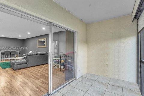 Condominio en alquiler en Lauderhill, Florida, 2 dormitorios, 104.98 m2 № 2036597 - foto 22