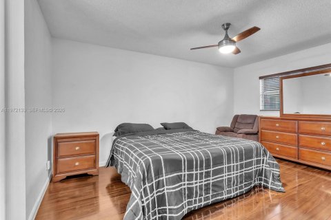 Condominio en alquiler en Lauderhill, Florida, 2 dormitorios, 104.98 m2 № 2036597 - foto 12