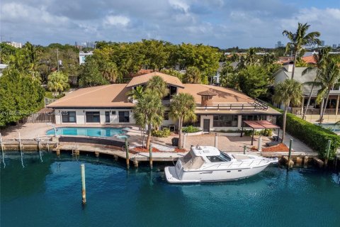 House in North Miami, Florida 6 bedrooms, 574.14 sq.m. № 1857145 - photo 3