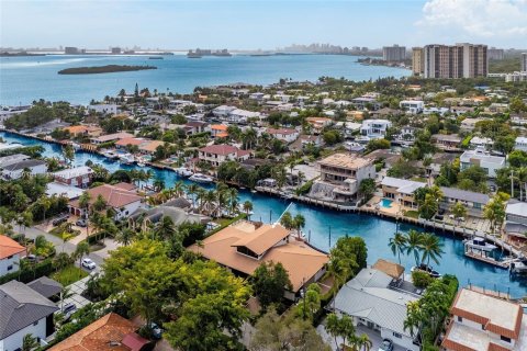 House in North Miami, Florida 6 bedrooms, 574.14 sq.m. № 1857145 - photo 4
