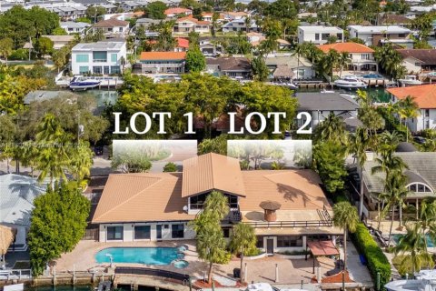 House in North Miami, Florida 6 bedrooms, 574.14 sq.m. № 1857145 - photo 1