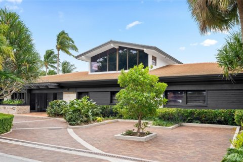House in North Miami, Florida 6 bedrooms, 574.14 sq.m. № 1857145 - photo 12