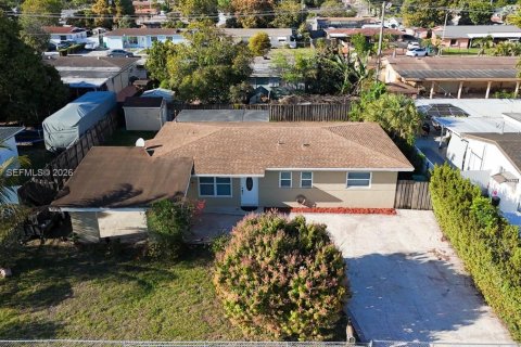 Купить виллу или дом в Майами-Гарденс, Флорида 3 спальни, 128.11м2, № 2052439 - фото 5