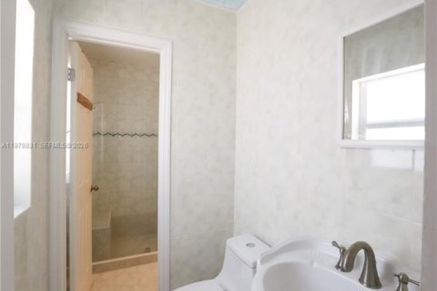 Купить виллу или дом в Майами-Гарденс, Флорида 3 спальни, 128.11м2, № 2052439 - фото 14