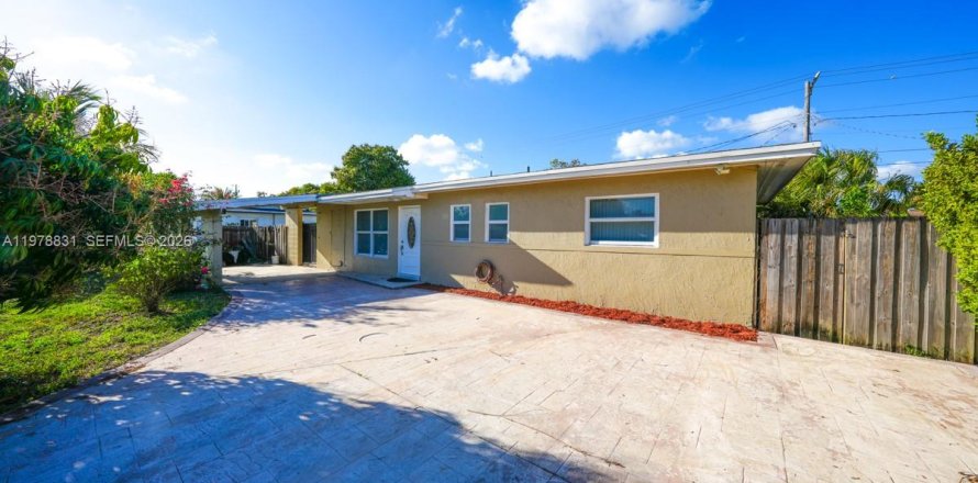 Дом в Майами-Гарденс, Флорида 3 спальни, 128.11м2 № 2052439