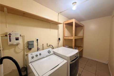 Купить виллу или дом в Майами-Гарденс, Флорида 3 спальни, 128.11м2, № 2052439 - фото 21