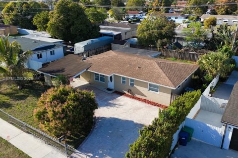 Купить виллу или дом в Майами-Гарденс, Флорида 3 спальни, 128.11м2, № 2052439 - фото 6