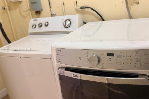 Купить виллу или дом в Майами-Гарденс, Флорида 3 спальни, 128.11м2, № 2052439 - фото 20